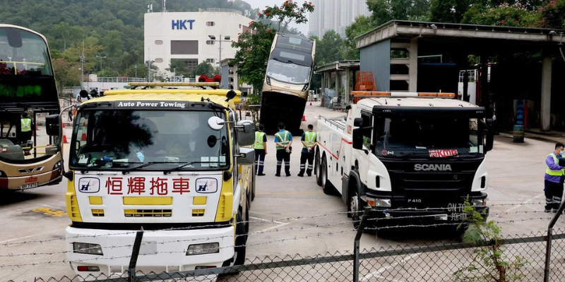 路陷拯救雙層巴士